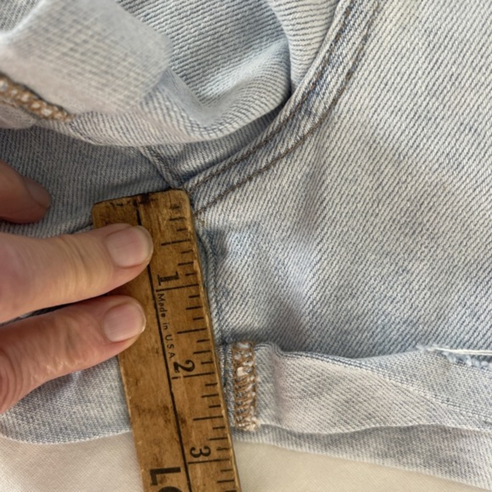 American Eagle Stretch Mom Shorts Women's Size 8 Light Wash Distressed Denim... - Picture 4 of 10